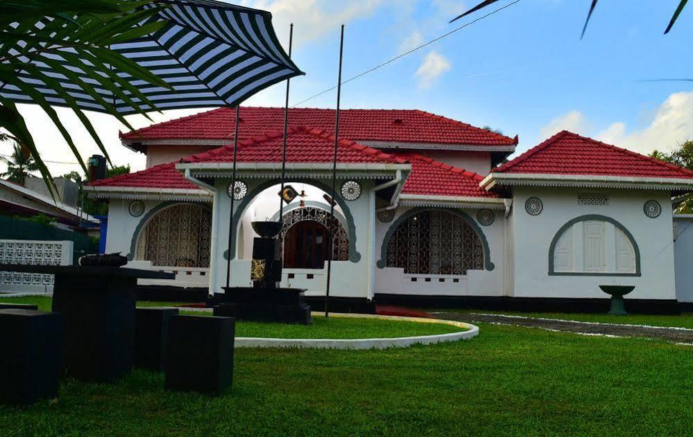 Walawwa Dutch House Hotel Ja Ela Bagian luar foto